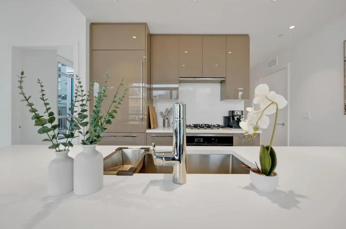 2-Bedroom Apartment In Central Location Vancouver